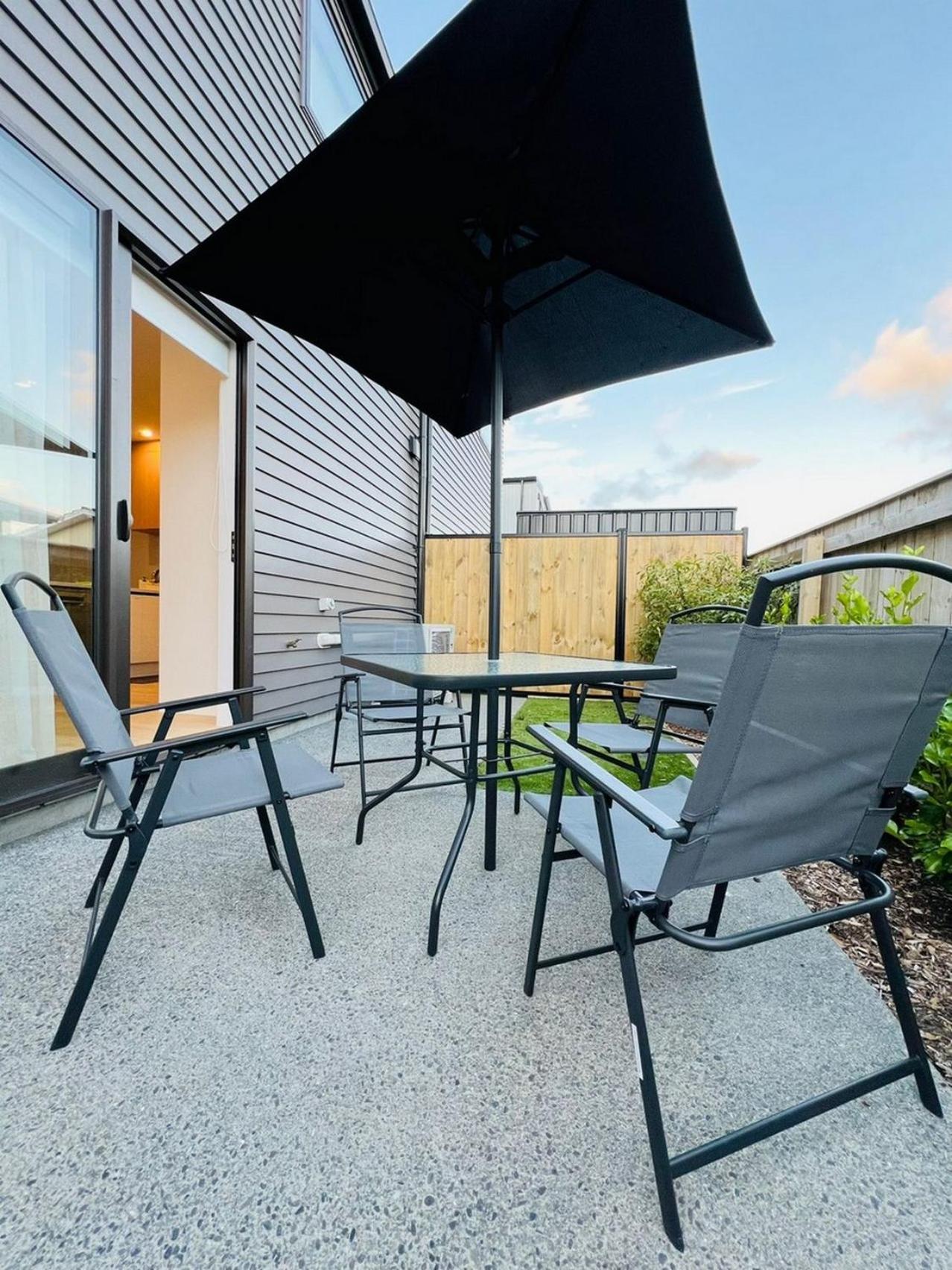 Central Modern 3-Bedroom,3- Bathroom House With Patio And Carpark- Lower Hutt City Centre Ngoại thất bức ảnh